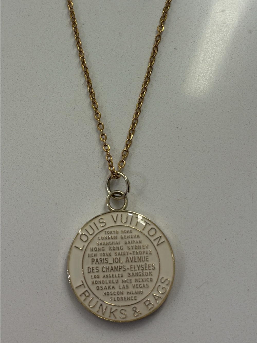 Fashion Jewelry Gold and White Round Logo Pendant Necklace